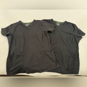 Women’s Healing Hands scrub tops Set of 2